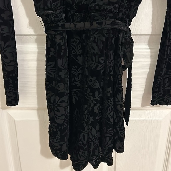 Anthropologie Saylor The Rebecca Black Velvet Floral Burnout Belted Vneck Romper - Picture 8 of 9